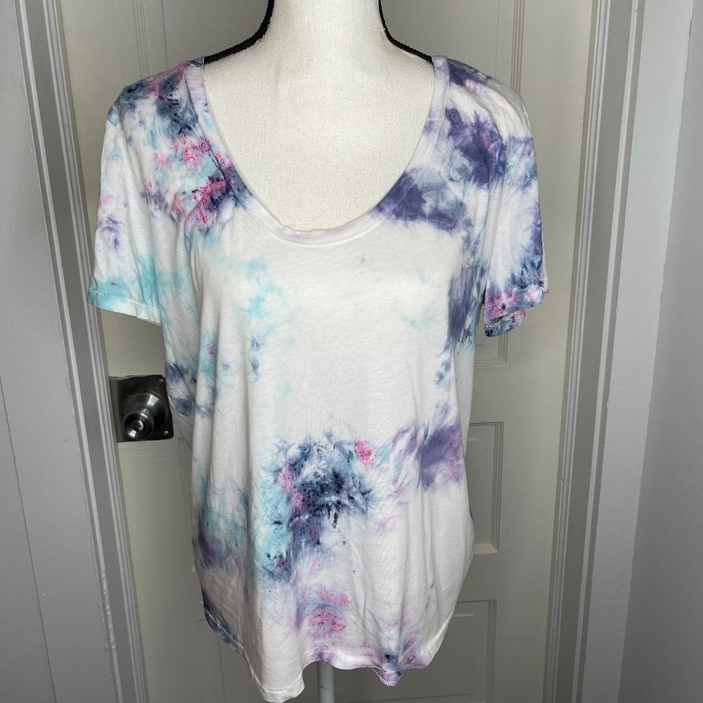 Aritzia Wilfred Free Scoop Neck T-Shirt - White - Hand Tie Dyed - L
